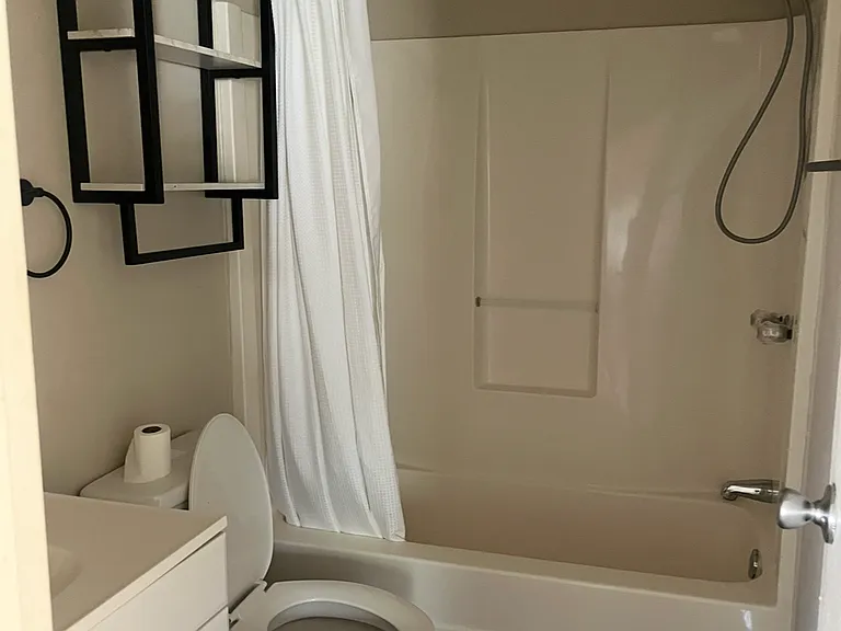 106 Virginia Ln — Photo 4