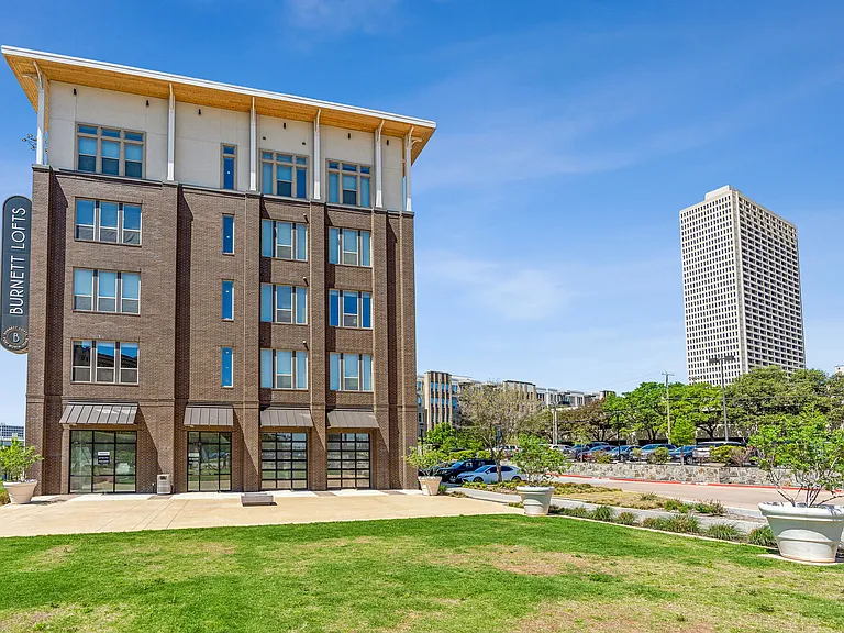 Burnett Lofts — Photo 18