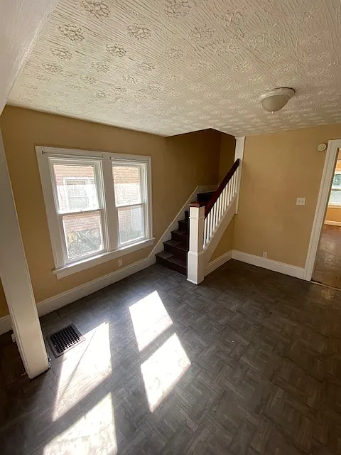 216-218 West Parkwood Drive - 216 — Photo 3