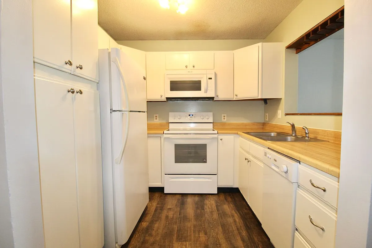 Building Photo - 1340L Hunters Rd