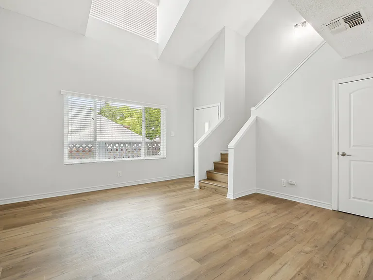 Olive Street Apartments — Photo 9