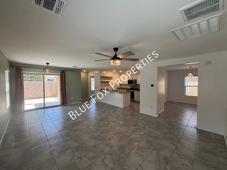 98 E Manor View Rd — Photo 4