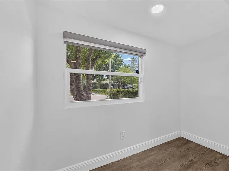 10004 N 25th St — Photo 18