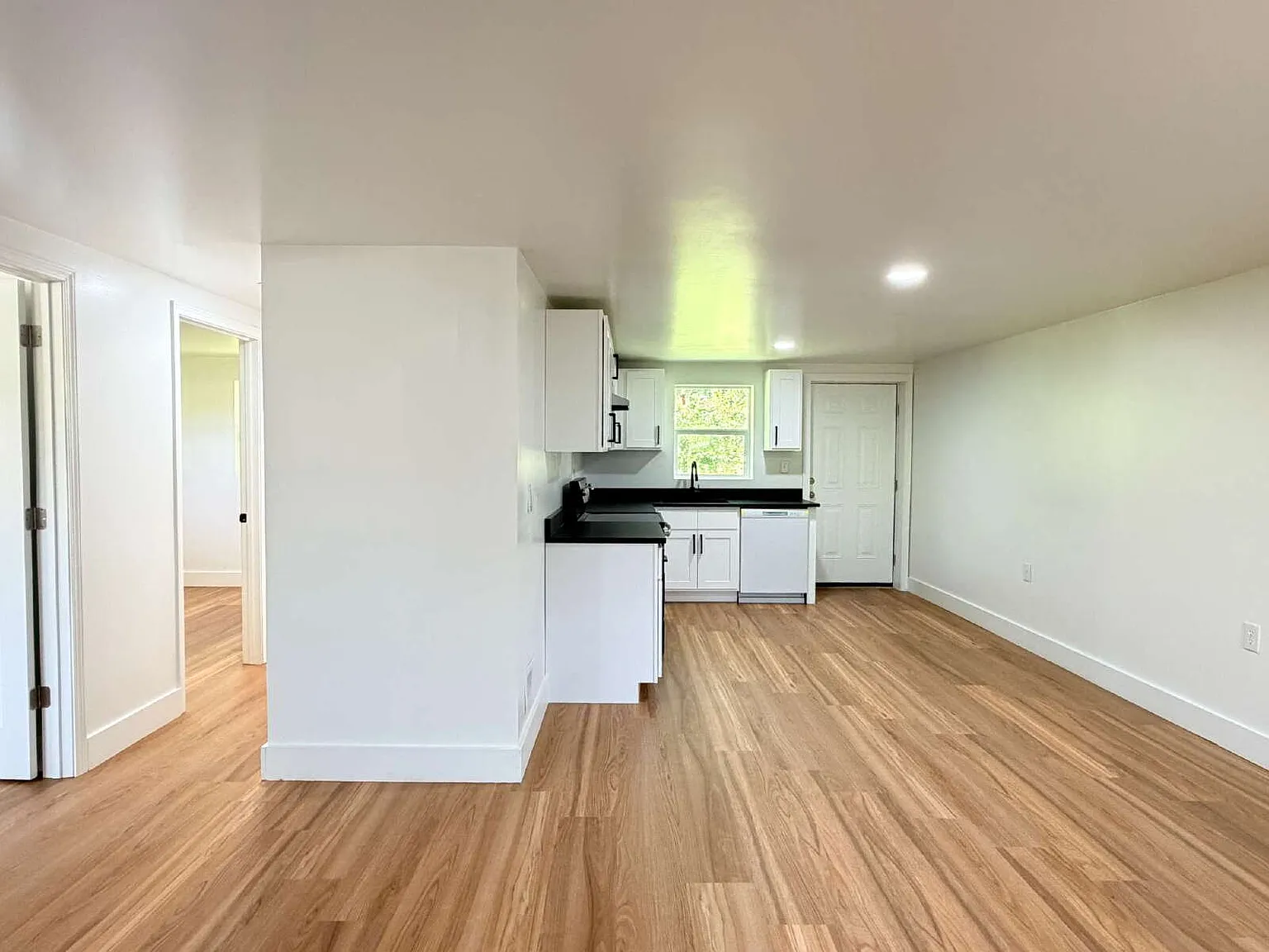 2 bed, 1.0 bath, $1,000 — Photo 1