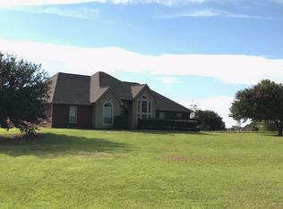 111 Shore Crest Cir, Carriere, MS 39426