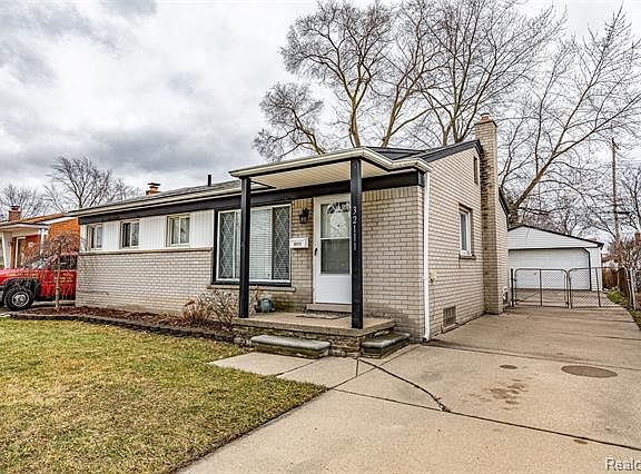 3rd image of 32111 Anita Dr