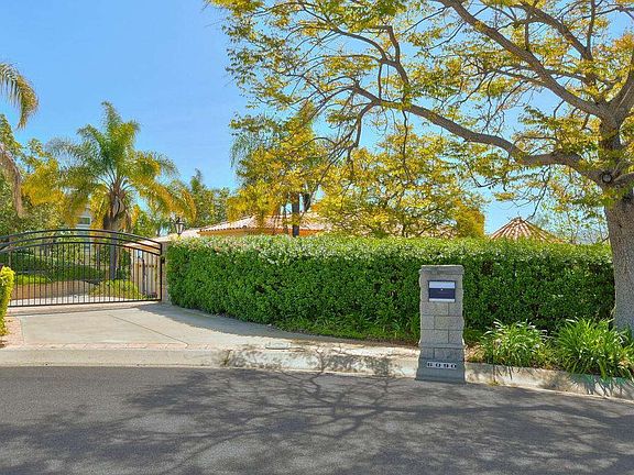 3rd image of 6090 Cielo Vista Ct
