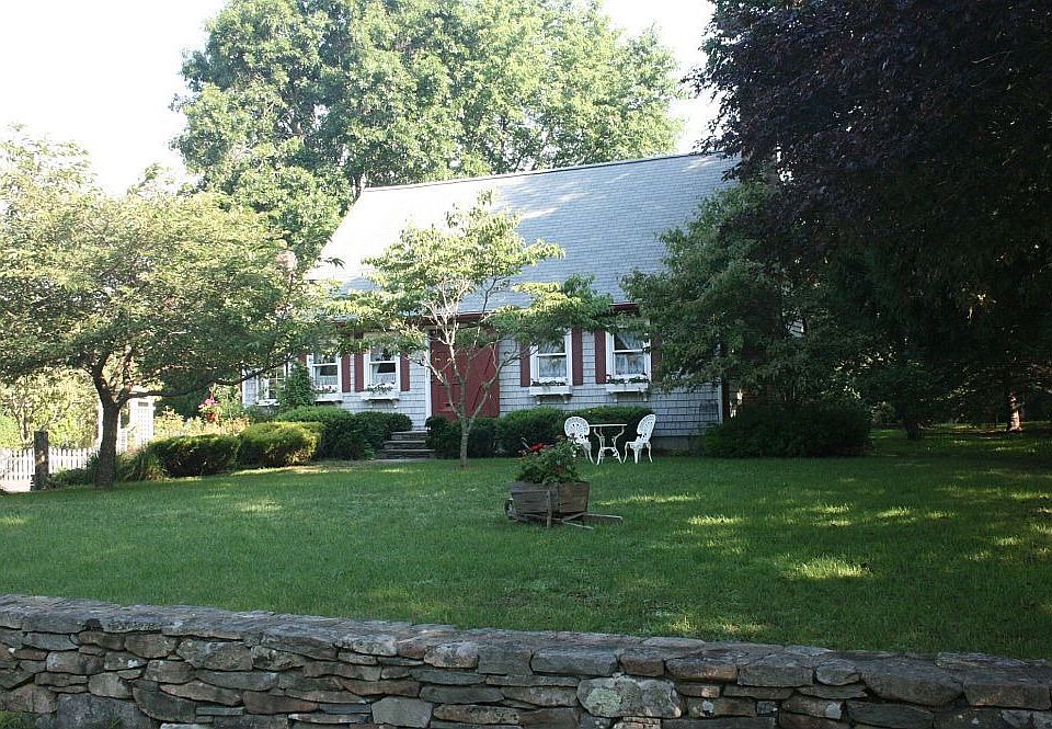 1st image of 664 Plymouth St