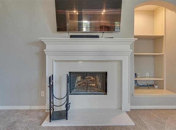 3rd image of 121 Nestlewood Ln