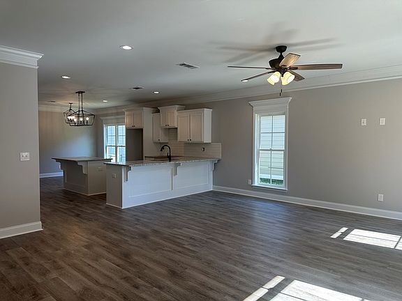 3rd image of 1648 Arlington Park Cir