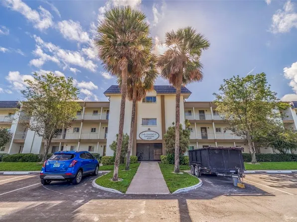 4595 CHANCELLOR STREET NE #105, ST PETERSBURG, FL 33703