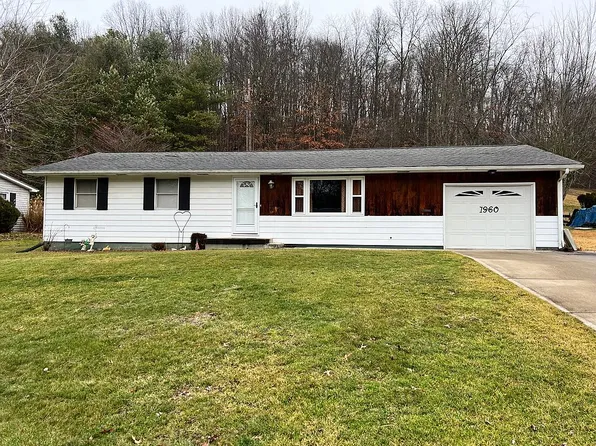 1960 Adams St, Coshocton, OH 43812