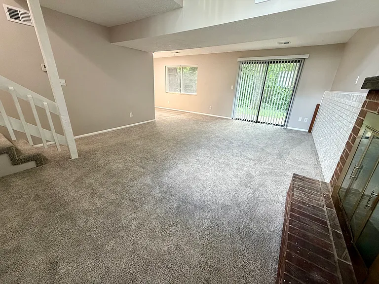 1204 Ada St — Photo 3