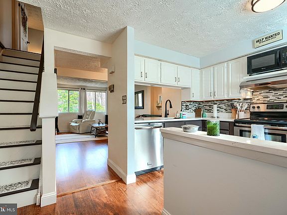 3rd image of 8092 Wolsey Ct