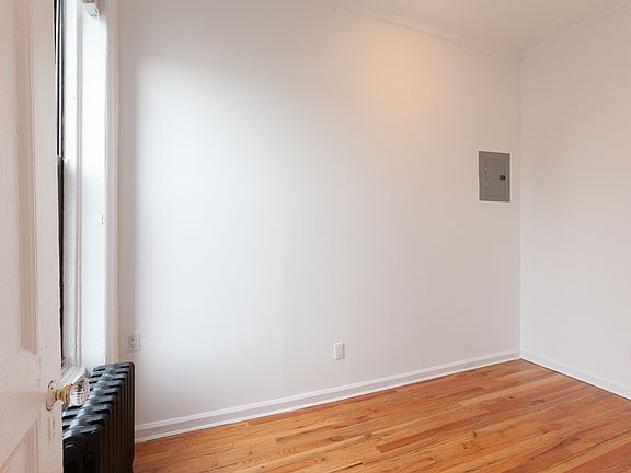 4th image of 634 10th St APT 3R