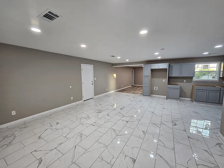 812 Grandview St — Photo 2