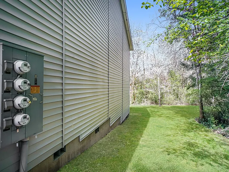 Crystal Lake Apartments — Photo 14