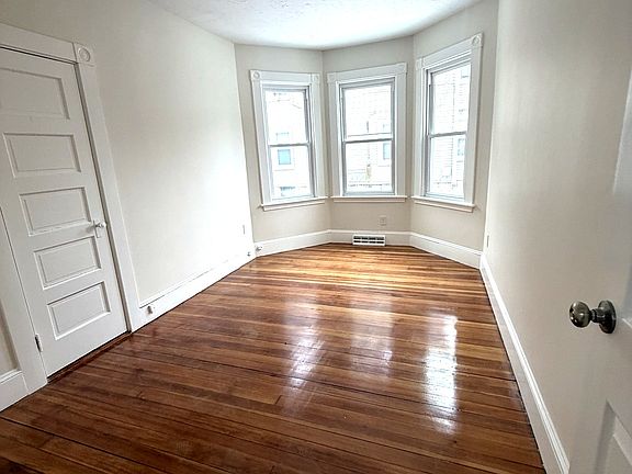 4th image of 165 Shawmut Ave #1