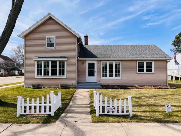1032 Blue Mounds St, Black Earth, WI 53515