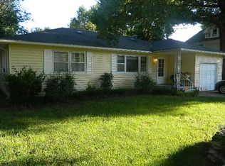 709 E 16th Ave, Winfield, KS 67156