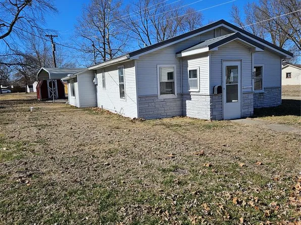 304 N Shelby St, Shelbina, MO 63468
