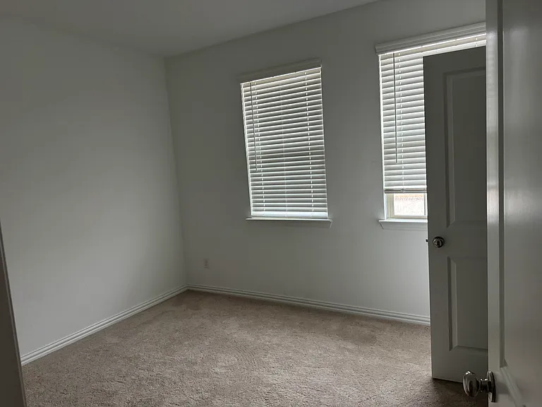 3625 Kaufman Ct — Photo 33