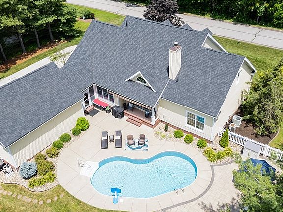 2nd image of 105 Country Meadow Dr