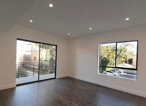 5th image of 5254 Denny Ave #203