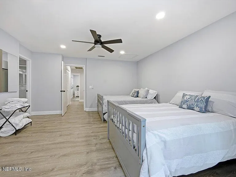 64 Players Club Villas Rd — Photo 19