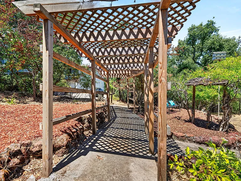 Oak Knoll Ave — Photo 27