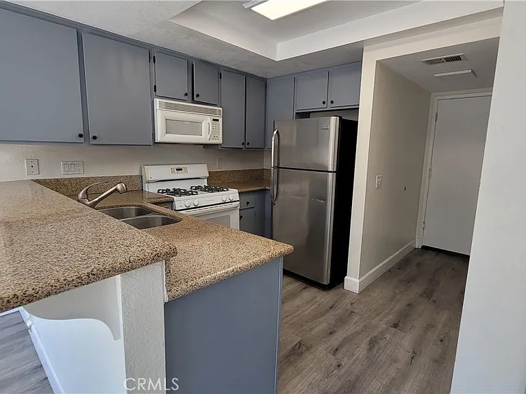 1112 S Cypress Ave #28 — Photo 10