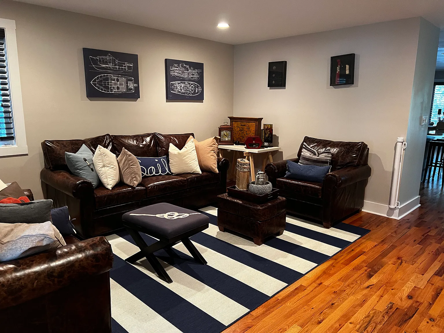 3 bed, 2.5 bath, 2400 sqft, $3,200 — Photo 2