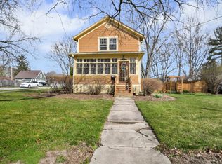 27 School St, Geneva, IL 60134