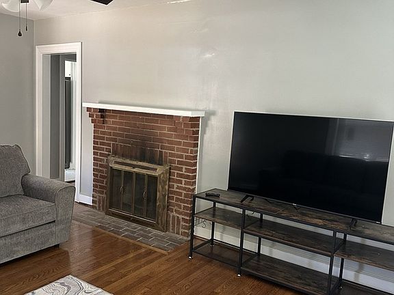 4th image of 125 Forestlawn Dr