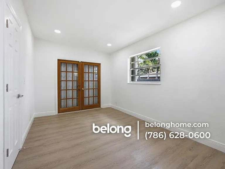 3050 NE 9th Ter — Photo 11