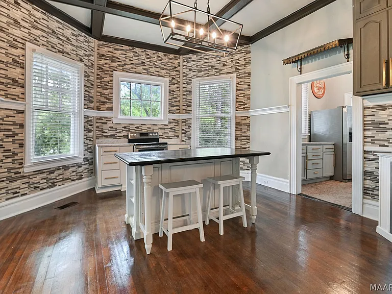 264 E Fairview Ave — Photo 16