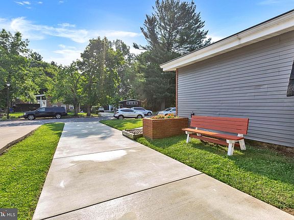 4th image of 1014 Flagtree Ln