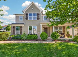 697 Lake Vista Dr, Columbus, IN 47201