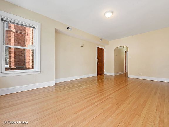 5th image of 4121 N Francisco Ave