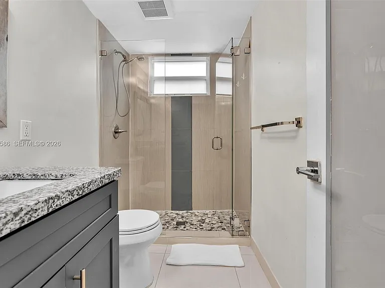 10004 E Bay Harbor Dr #4 — Photo 12