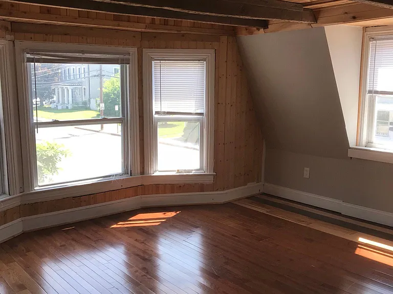 28 E Commerce St — Photo 10