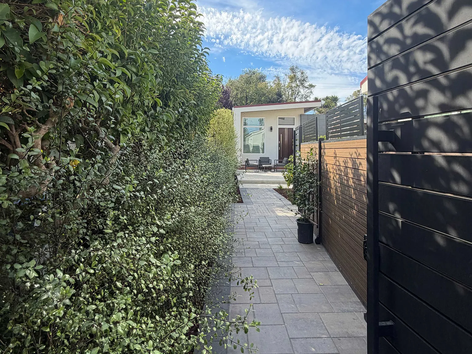 2 bed, 1.5 bath, 1000 sqft, $10,000 — Photo 2