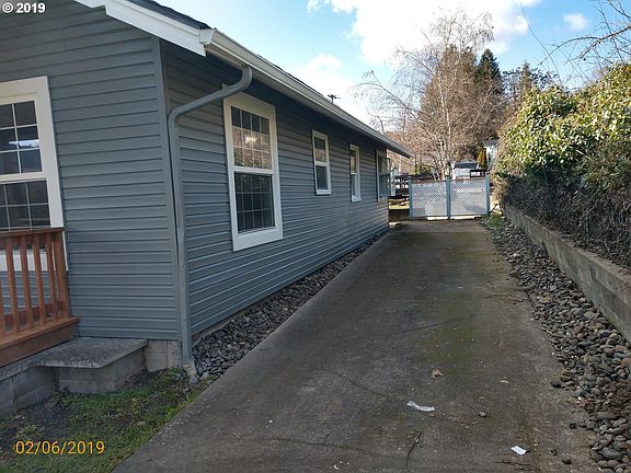 2nd image of 744 NE Nash St