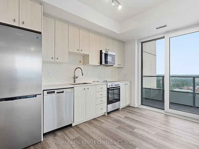 15 Wellington St S #2912 — Photo 6