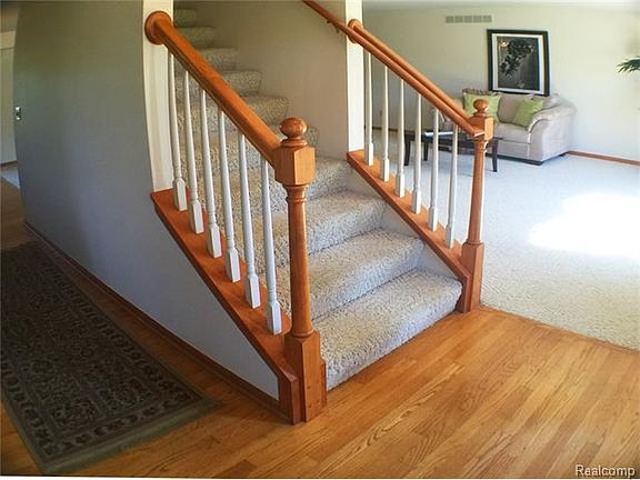 4th image of 6730 Belmont Ct