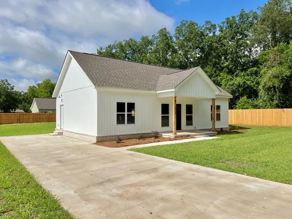 154 Loveless St, Hartford, AL 36344