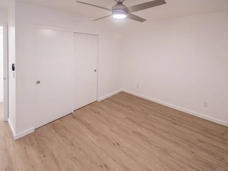 Oak Park Village Apartments — Photo 19