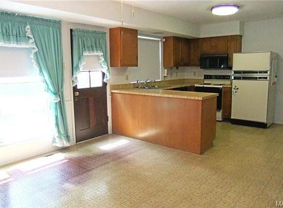 4th image of 3916 Arbre Ln