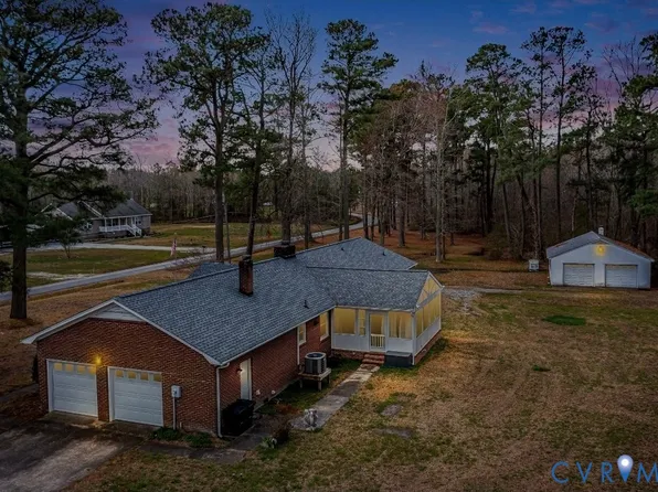 9829 Line Fence Rd, Hayes, VA 23072