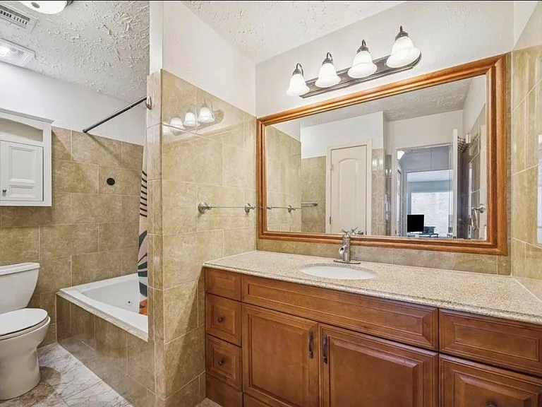 16147 New Field Dr — Photo 11